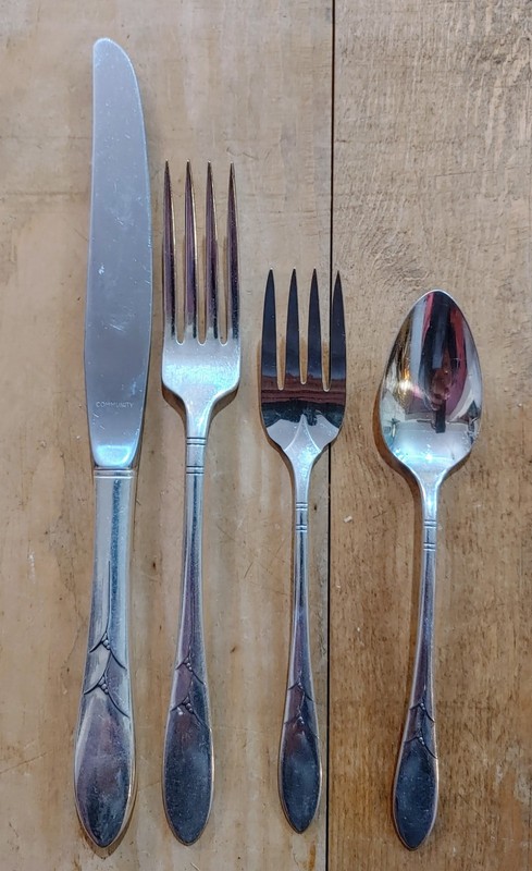 4 PC VINTAGE LADY HAMILTON  ONEIDA COMMUNITY PLACE SETTING SILVERPLATE FLATWARE