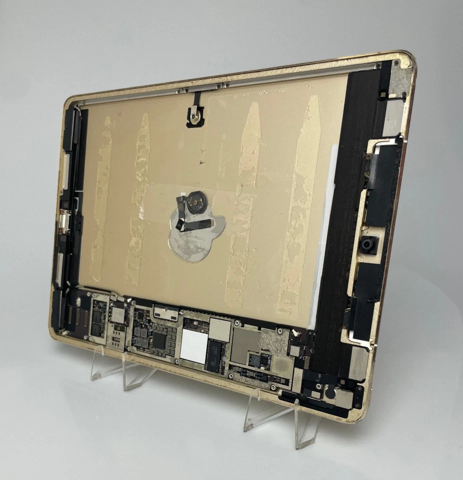 Apple iPad Pro 9.7" (2016) 256GB Cellular Gold - Spares + Repairs Ref1745 - Image 3 of 4