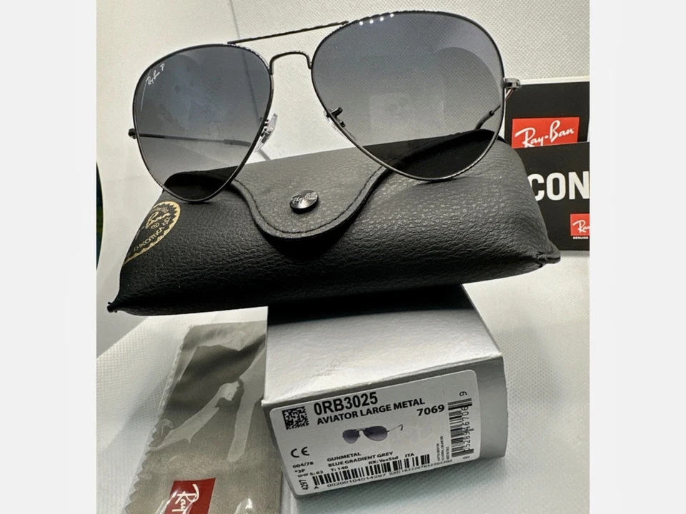 Ray-Ban RB3025 Large Aviator Grey Frame w/ Polarized Blue Gradient Grey Lenses. - Image 3 of 4