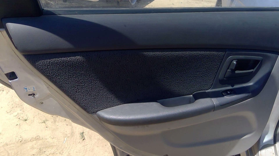 2004-2006 Kia Spectra Driver painel de acabamento interno esquerdo da porta traseira somente traseira cinza Gw - Imagem 3 de 4