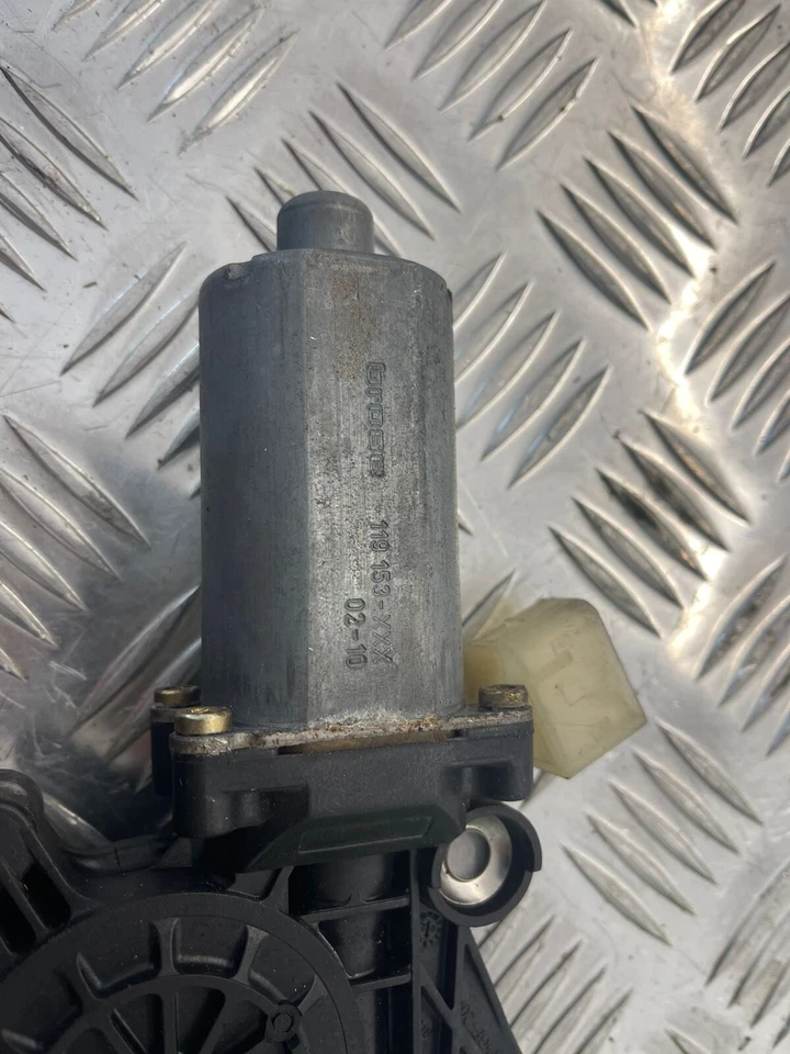 MERCEDES BENZ E-CLASS 2001-2002 FRONT PASSENGER SIDE LEF WINDOW MOTOR 0130821709 - Image 4 of 4