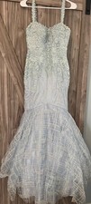 prom dress size 4 used polyester and great design
