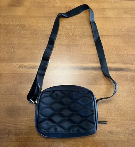 Tommy Hilfiger Crossbody Bag Adjustable Strap Zip Close Pockets Quilted Grayson - Picture 4 of 12