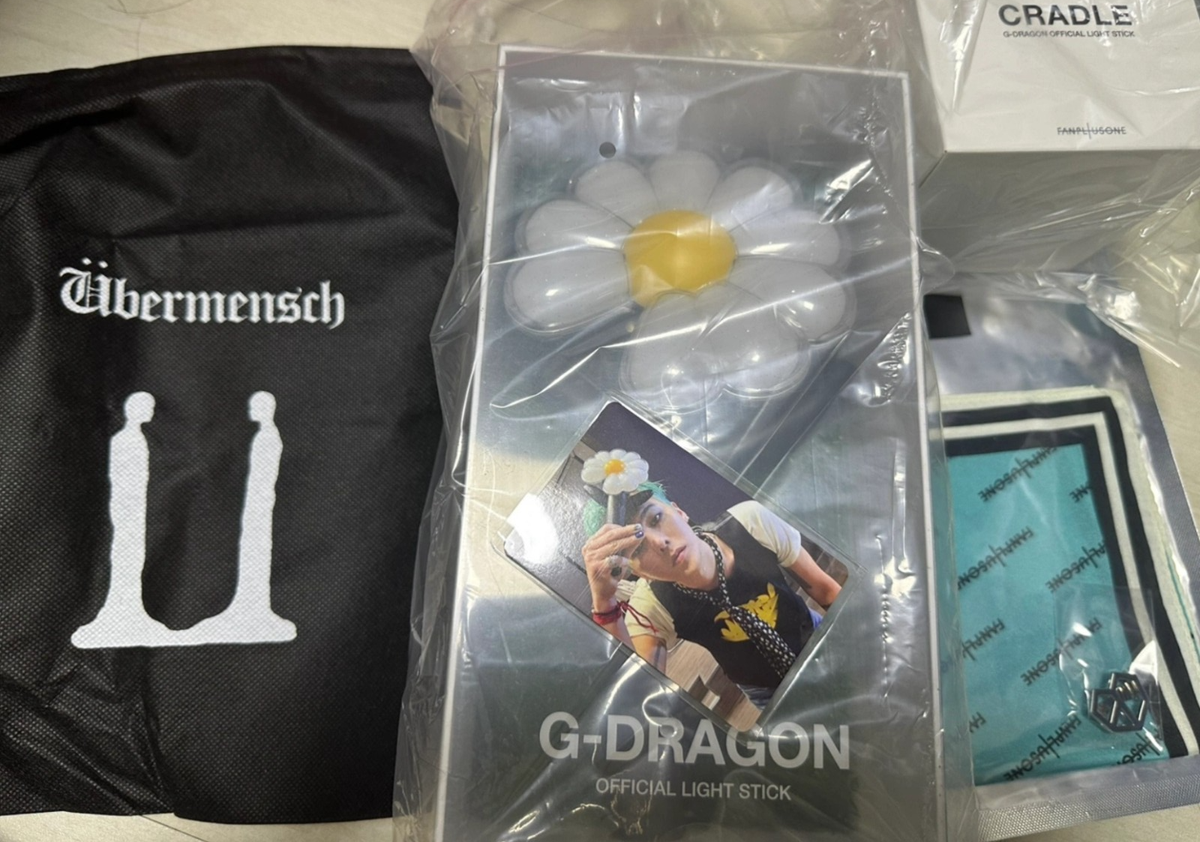 G-DRAGON OFFICIAL LIGHT STICK/SCARF/CRADLE/PC SET with DUST