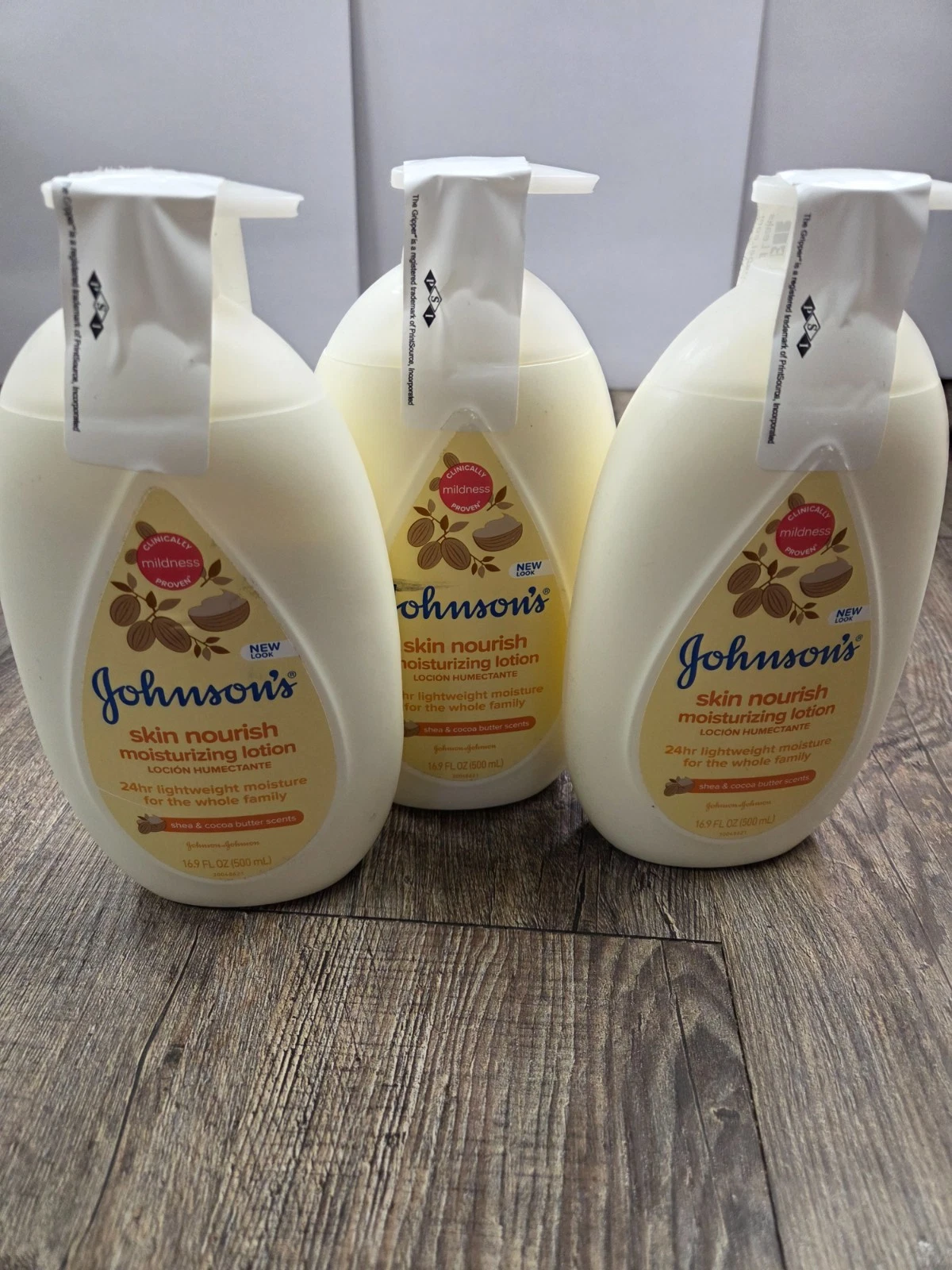 Johnson's Skin Nourish Lotion 24 Hour Moisturization Dye Free 16.9 Oz Lot of 3
Opens in a new window