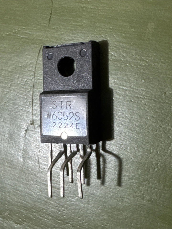 FAIRCHILD 1pezzo W6052S INTEGRATO STRW6052S STR-W6052 STRW6052 TO220F LCD power mosfet