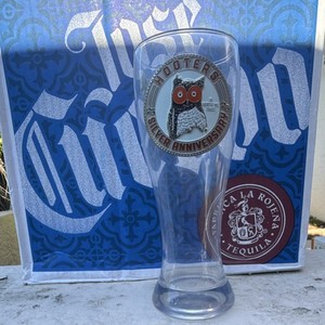 Hooters Silver Anniversary Clear Logo, Restaurants & Fast Food