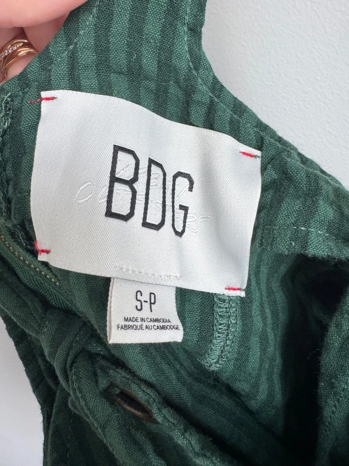 Mameluco Urban Outfitters BDG Sadie de lino verde a rayas talla S Foto 4 de 4