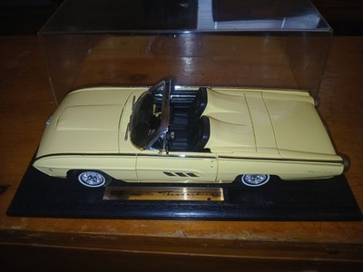 Anson Metal Die Cast Series 1 :18 Scale 1963 Ford Thunderbird Convertible