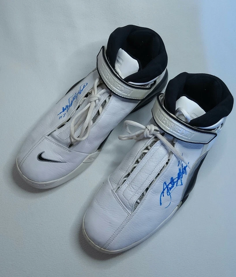 Vintage Nike shoes signed by Antonio McDyess Player Denver Size US-15  2000 year - Image 2 of 4