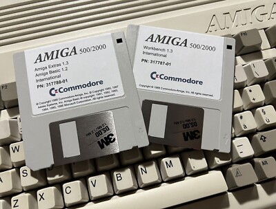 Workbench Version 1.3 Amiga 500/2000 International + Extras. 2 Floppy Disk 3,5