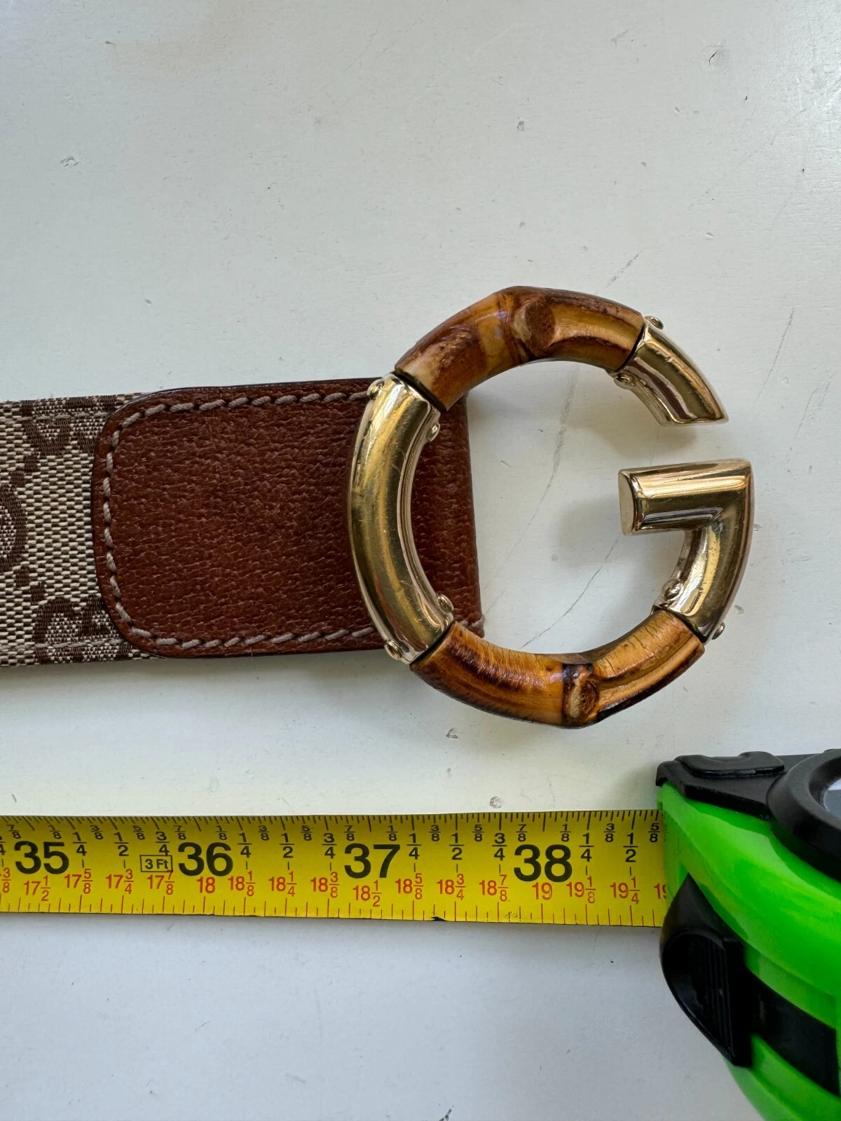 Ceinture monogramme marron Gucci femme avec boucle en or et bambou 39 pouces de long