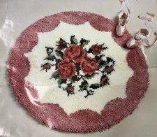 Vintage Bernat Tabriz Round Rose Latch Hook Rug Kit 32  Diameter T3426 1979