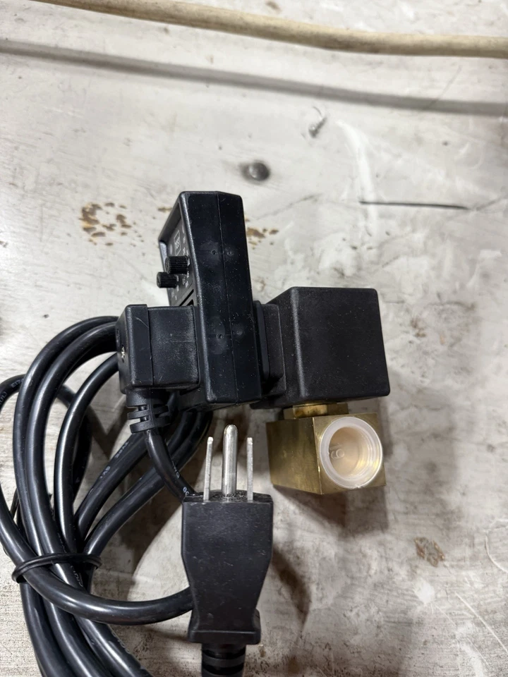 Norgren 17-020-306, Válvula de Drenaje Electrónica, Puertos NPT de 1/2", Válvula 115Vac Foto 2 de 4