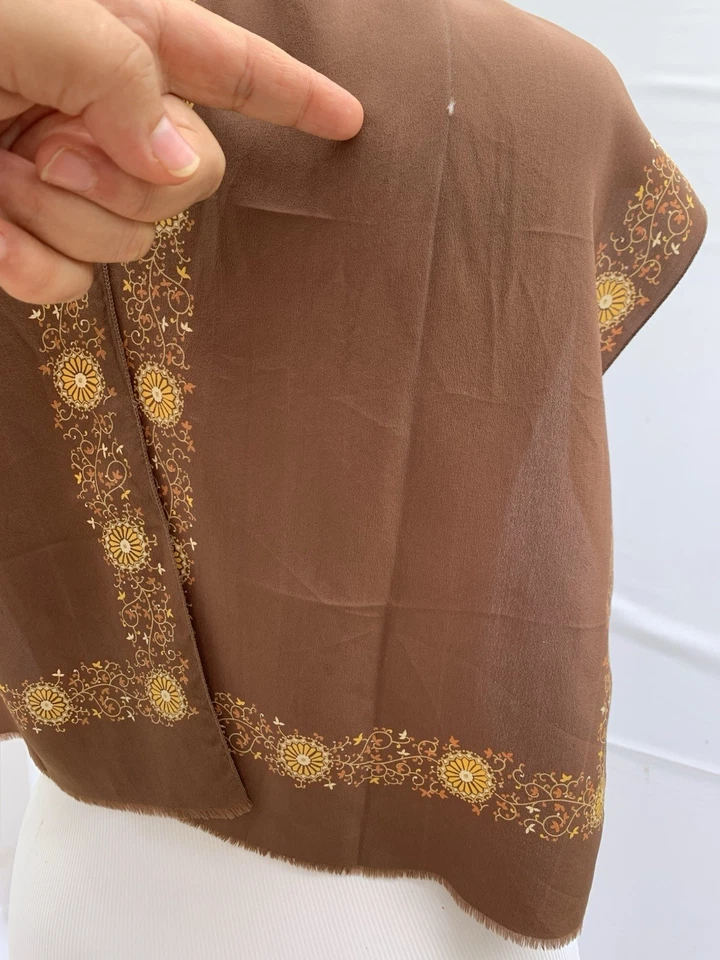 AS#CELINE Paris Bufanda Floral Marrón Vintage Seda Look Tiene Mancha y Agujero Foto 4 de 4