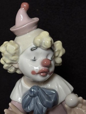 Lladro Figurine  NAO Daisa  Jingles  Clown/Jester With Ball Vtg.1980 s Mint