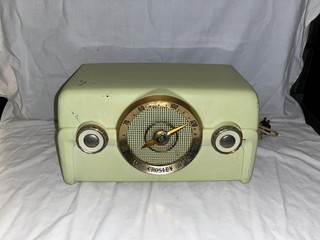 VTG Lime Green CROSLEY Tabletop TUBE RADIO Model 10 137 1950s Deco Works AS IS