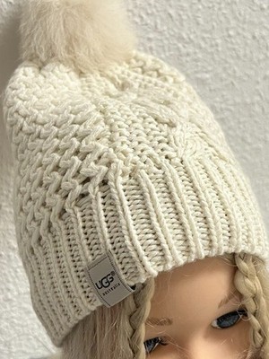 UGG Australia Strickmütze beige Bommel.