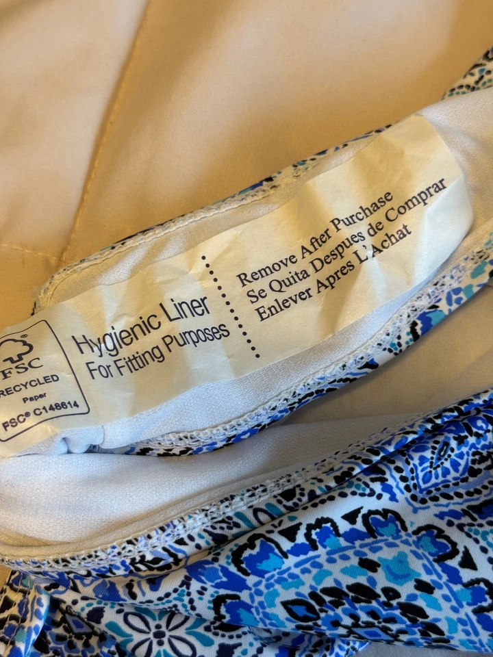 BAÑADOR MUJER LEILANI DE UNA PIEZA. TALLA: 10 CORREAS AJUSTABLES GEOMÉTRICAS Foto 3 de 4