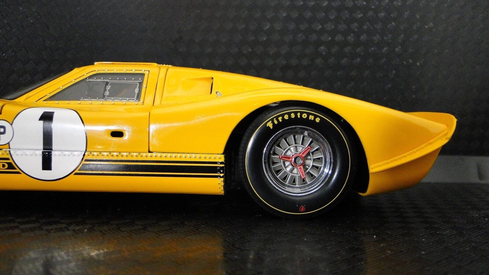 Ford GT40 Race Car Le Mans Racing w/V8 Engine/Custom Metal Body 1:18 Scale Model