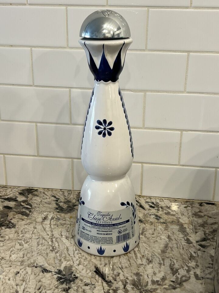 Clase Azul Tequila Reposado Pottery Hand Painted White/Blue 750 ml