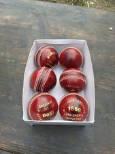 6 brandneue Cricketb&auml;lle (majestic 100) halten f&uuml;r mindestens 100 &Uuml;ber