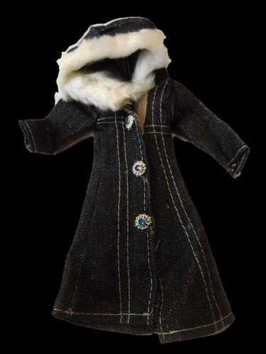RED or BLUE 12" DOLL SIZED DRESS CLOTHING WINTER COAT FAUX FUR HOOD UK SELLER - Picture 3 of 5