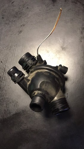 BMW 5er 525i 2007 Benzin Wasserkühlung Thermostatgehäuse 7552403