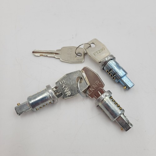 LAND ROVER DEFENDER 90 / 110 LOCK BARREL & KEY SET, 3 LOCKS AND KEYS