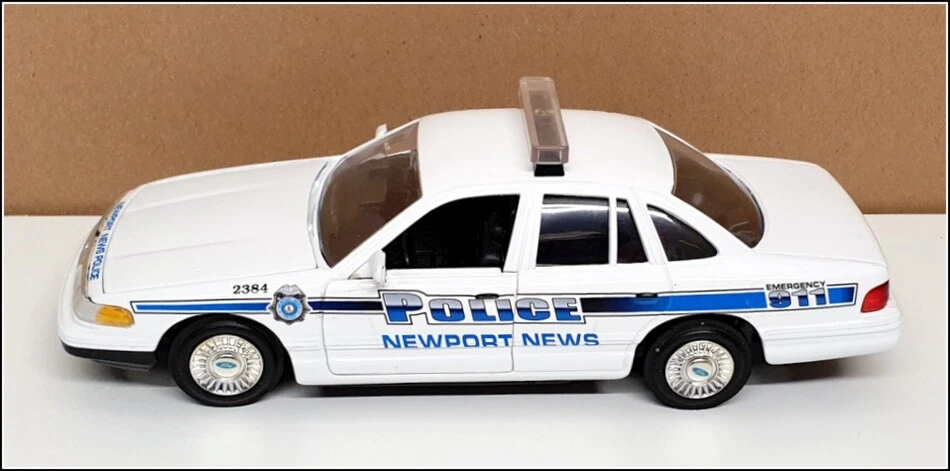 Motormax escala 1/24 76102B - Ford Crown Victoria Police - Newport News Foto 4 de 4