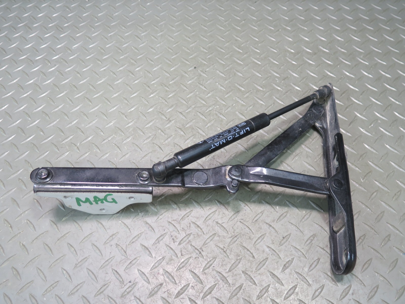 08-19 MASERATI GRANTURISMO M145 REAR LEFT & RIGHT TRUNK LID HINGE SUPPORT SET