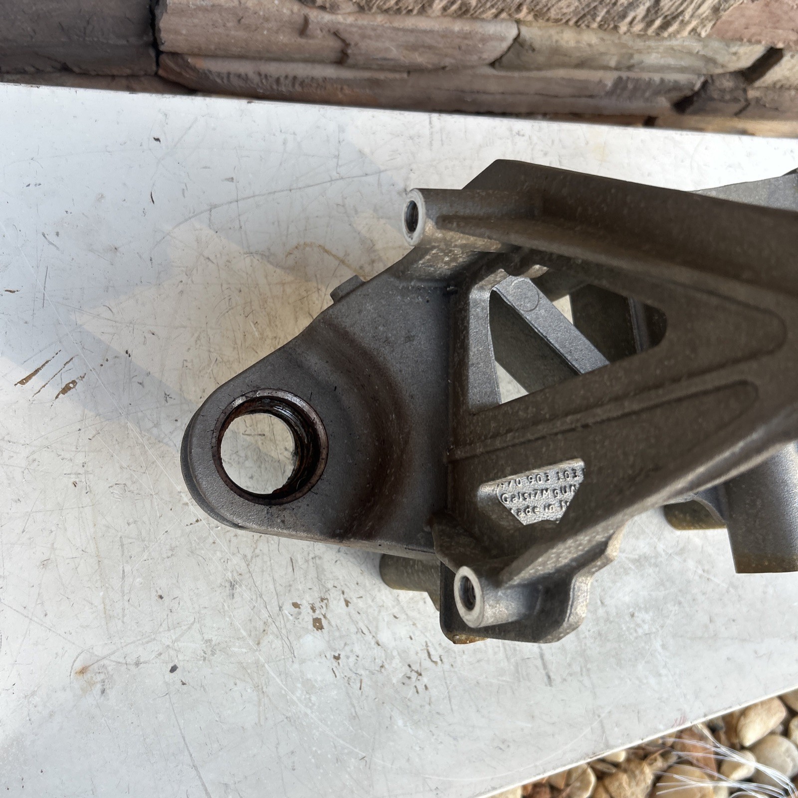LAMBORGHINI AVENTADOR REAR HEAD TIMING ALTERNATOR AC PUMP BRACKET OEM 470903103G