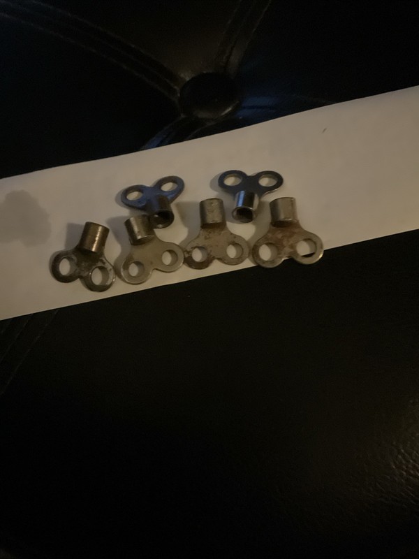 Lot of 6 small VINTAGE Clock Winding Keys