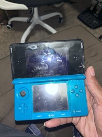 Nintendo 3DS Aqua Blue Handheld Handheld Console System CTR-001 Tested w Charger