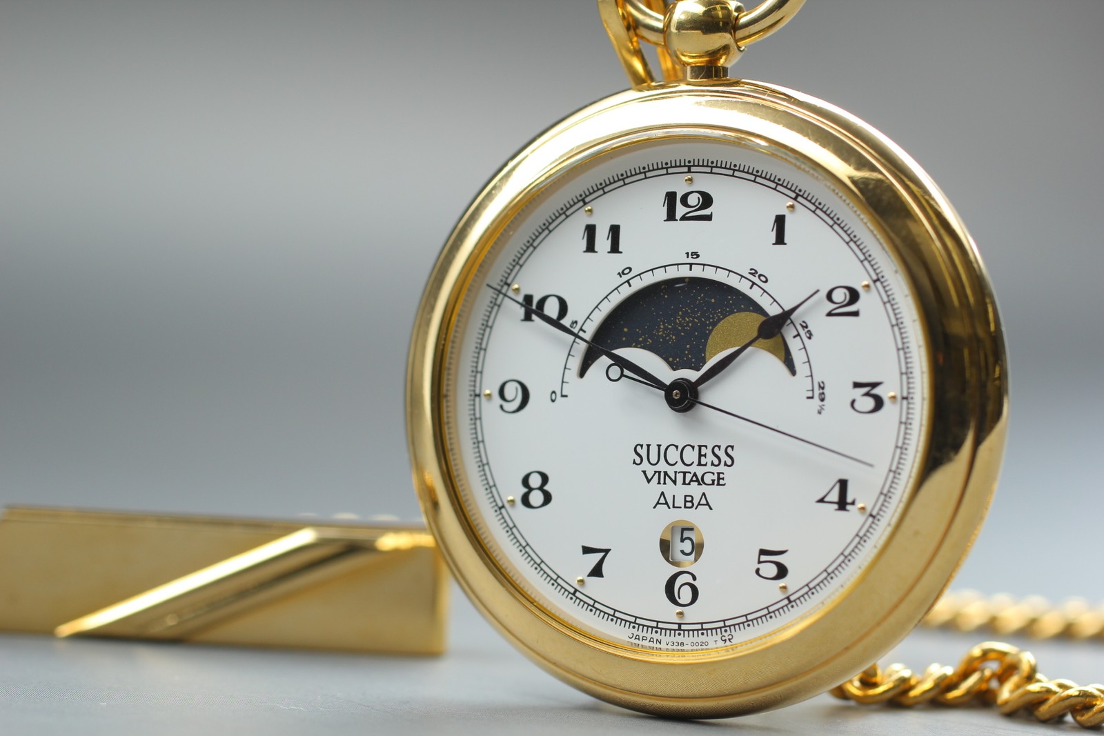 [Near Alba V338-0010 Phase Seko Success MINT] Moon Quartz Watch JAPAN Pocket - vintagewatches.pk