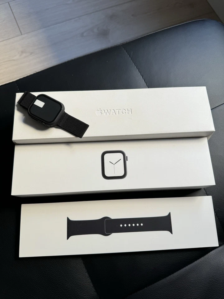 Apple Watch Series 4 GPS 44mm Caja de Aluminio en Gris Espacial y Correa... - Imagen 2 de 4