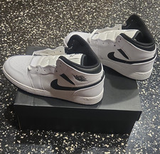 Jordan Air Jordan 1 Mid GS Unisex Kids Athletic Sneaker White/Black 7Y
