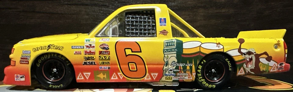 Camión Kevin Harvick Looney Tunes Taz 2003 Chevrolet 1:24 acción Nascar diecast Foto 2 de 4