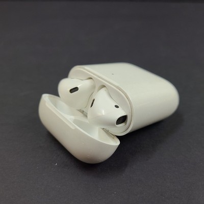 Apple AirPods 2nd Generation In-Ear Headset (A2031/A2032) w/ Mag Safe Case A1938