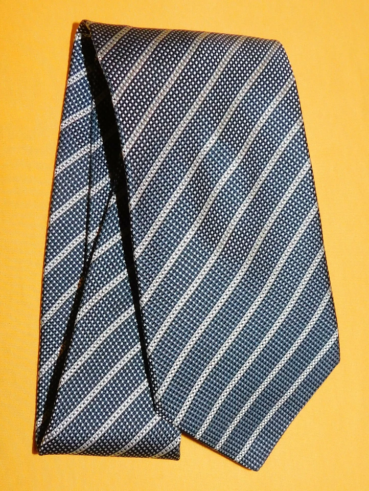 CORBATA A RAYAS MULTICOLOR ARMANI COLLEZIONI - CORBATAS - CORBATAS PARA EL CUELLO - CORBATAS DE DISEÑADOR. Foto 2 de 3