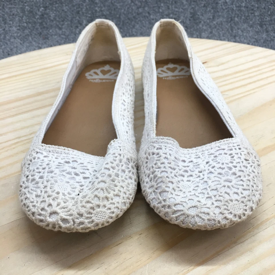 Fergalicious by Fergie Shoes Womens 8.5 M Mosley Ballet Flats White Crochet - Image 4 of 4