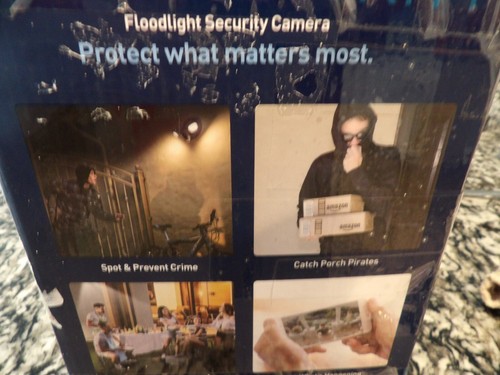 Swann 1080p Full HD Wi-Fi Floodlight Security Camera - Black - Picture 3 of 3
