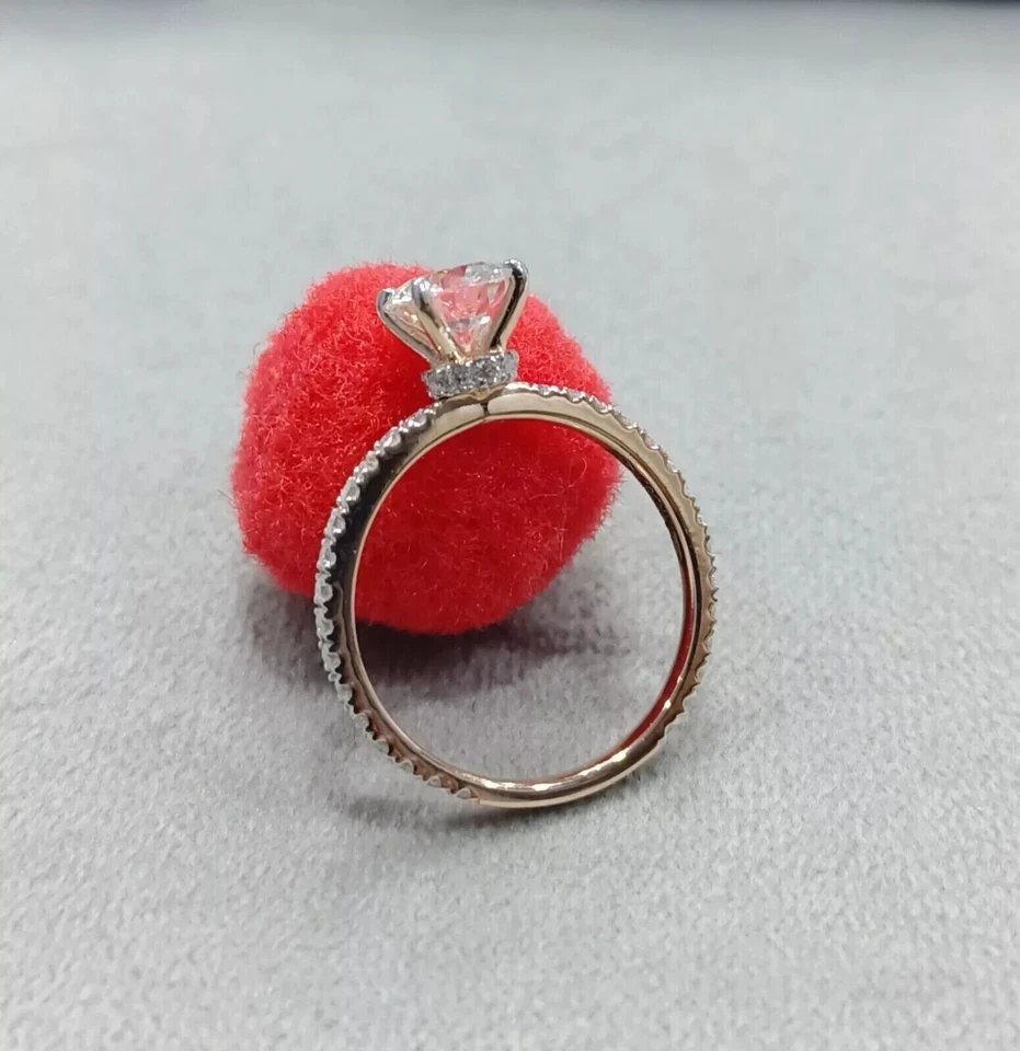 Anillo de compromiso enchapado en oro amarillo 925 moissanita E-F/VVS1 2,15 quilates corte redondo Foto 2 de 4