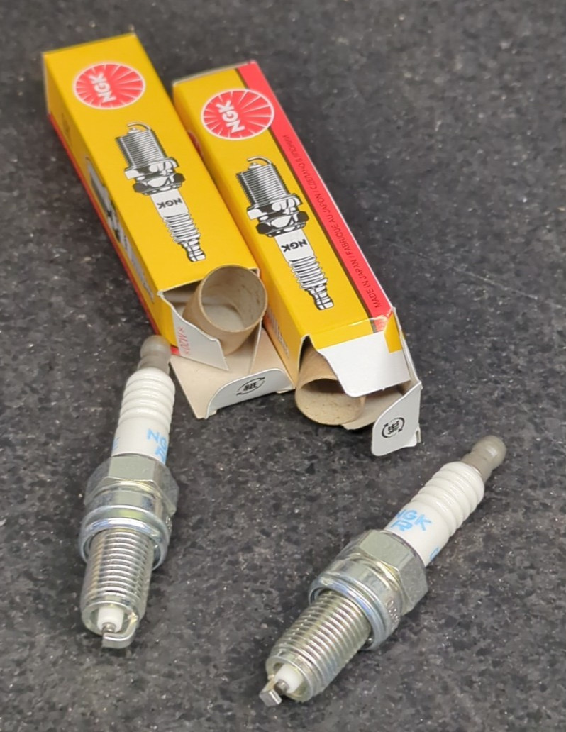 Set of 2 Genuine NGK 3481 Nickel Spark Plug DCPR6E Solid Tip