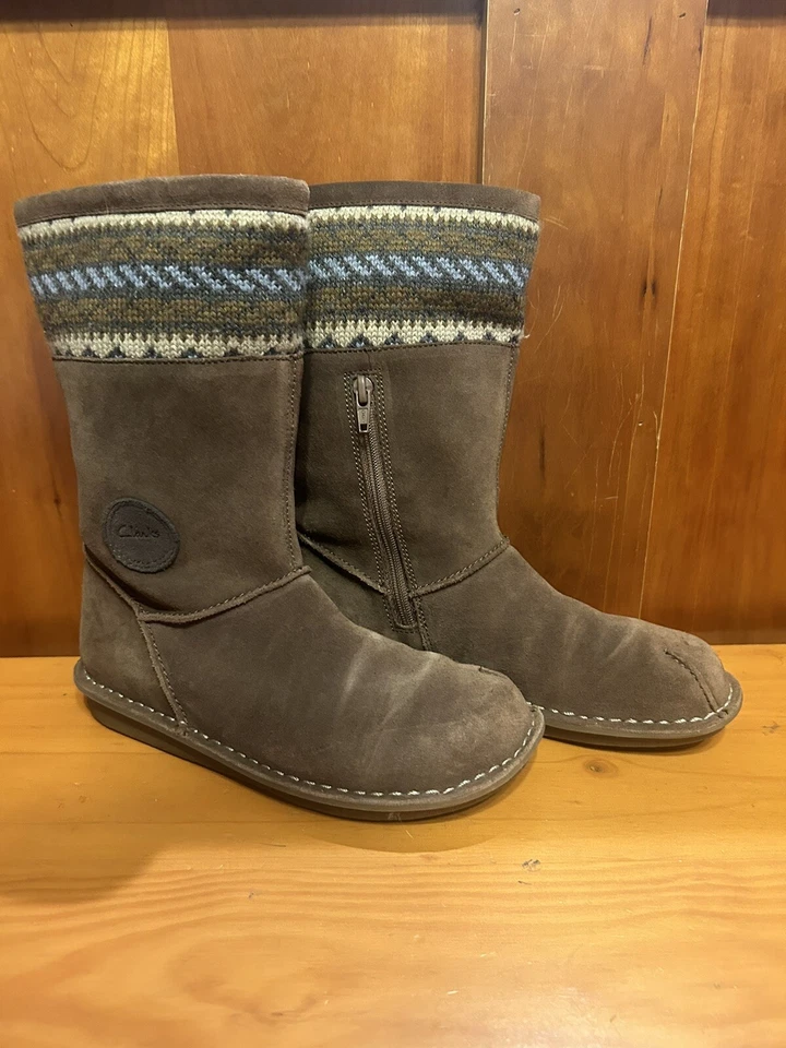 Clarks Niñas Acurrucarse Divertido Invierno Medio Pantorrilla Piel Botines Talla 4 Nogal Sin Cordones Foto 2 de 4