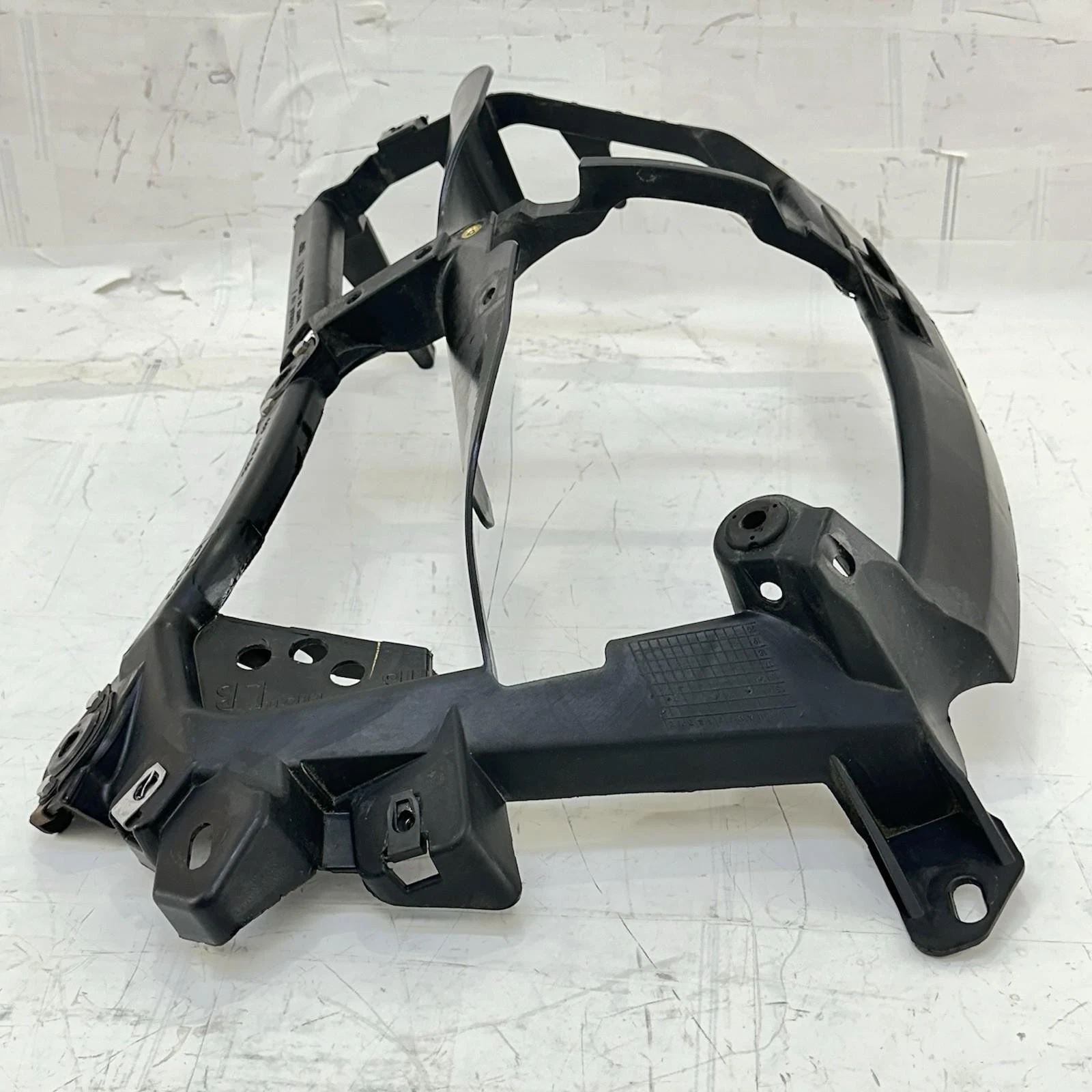 2016 CAN-AM SPYDER RT LEFT SIDE FAIRING STAY FRONT COWL BRACKET HOLDER MOUNT