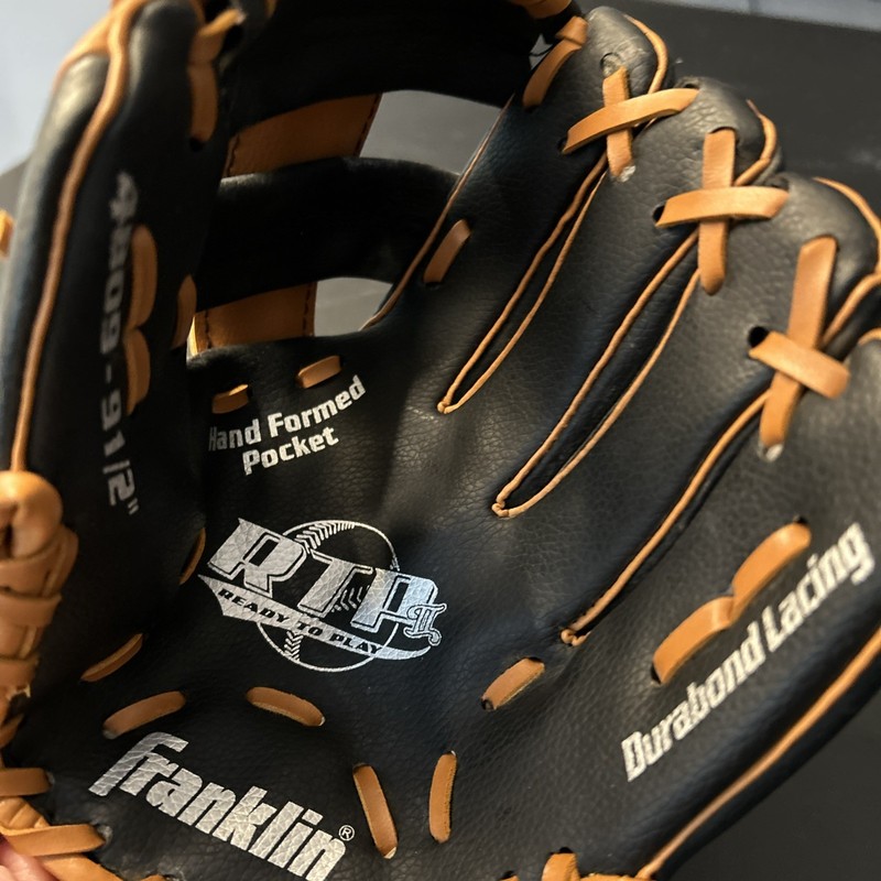 Franklin 4809-9 1/2" Baseball Catching Mitt Youth Size Right Hand Throw Glove