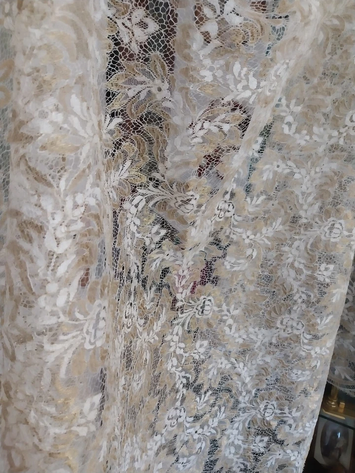 90x300 cm Coupon de tulle vintage neuf de couleur blanc cassé et doré   - Photo 4/4