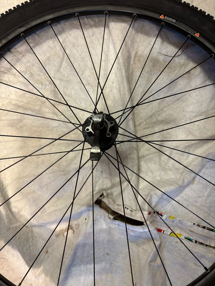 Juego de ruedas Bontrager 29er disco de 6 pernos con neumáticos tubeless Maxxis 29 x 2,10 UST; Foto 2 de 4