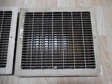 OPENS EASILY!  VINTAGE ADJUSTABLE LOUVERS Floor Wall Grate Register 16 X 14" OD